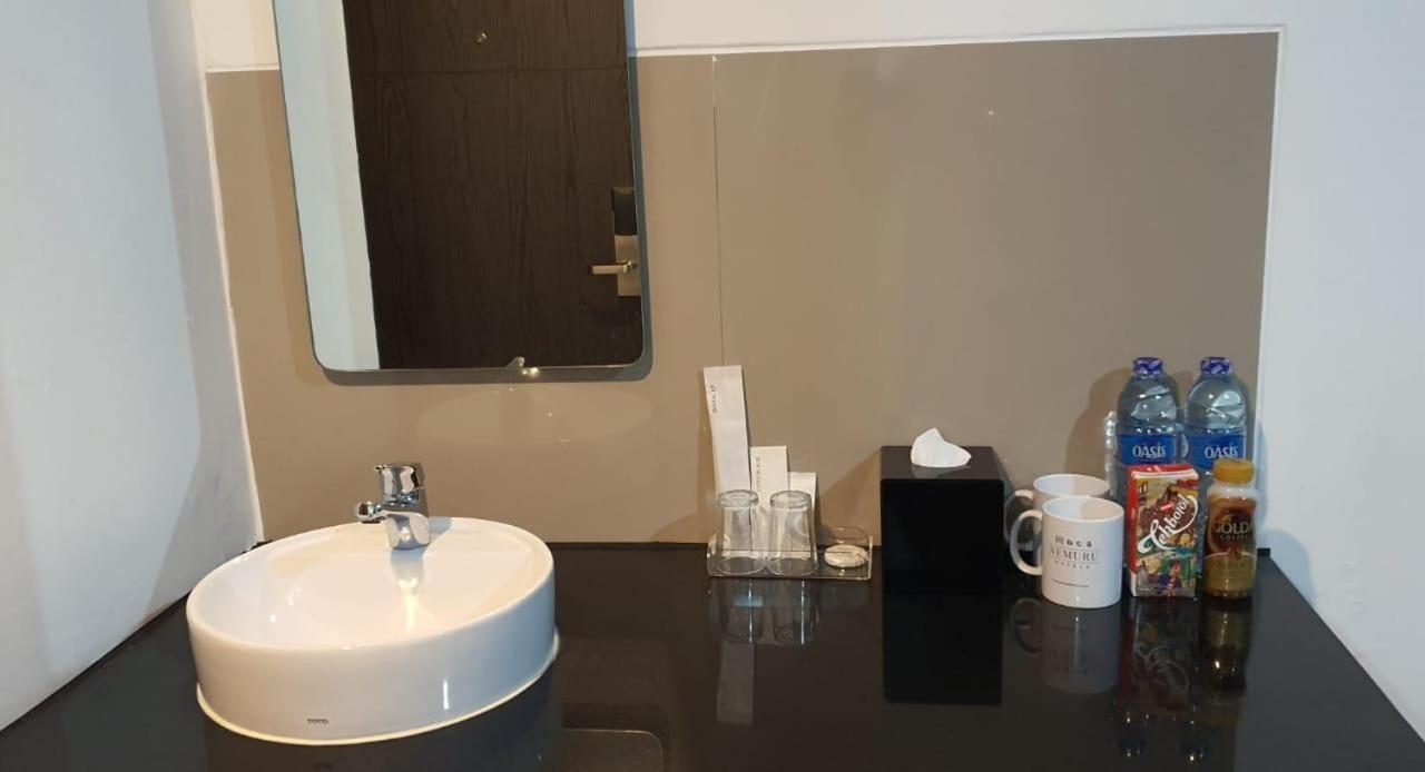 Nemuru Hotel Ciputat Pondokcabe Hilir Extérieur photo